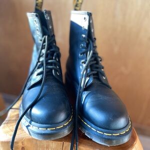 Doc, Martin’s women’s size 8 excellent condition